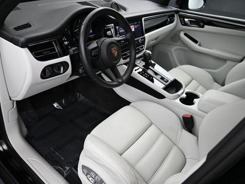 2024 Porsche Macan Base (PDK)