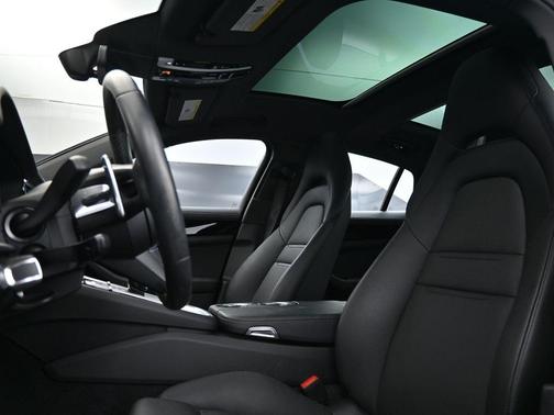 2023 Porsche Panamera 4