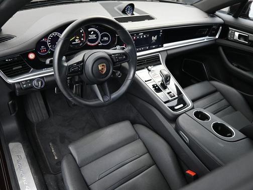 2023 Porsche Panamera 4