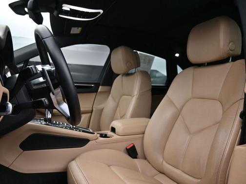 2020 Porsche Macan Base