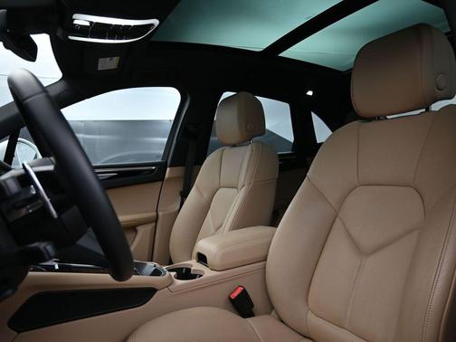 2022 Porsche Macan S