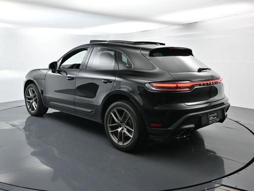 2024 Porsche Macan Base (PDK)