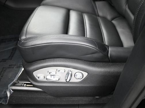 2024 Porsche Macan Base (PDK)