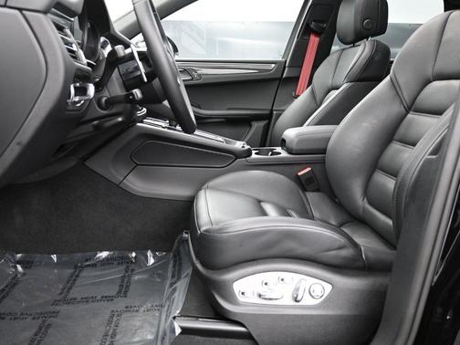 2024 Porsche Macan Base (PDK)