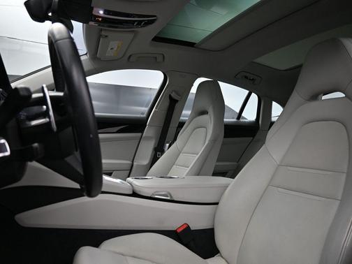 2022 Porsche Panamera 