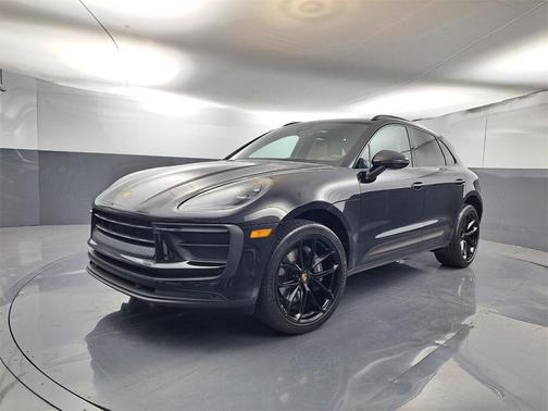 2022 Porsche Macan Base