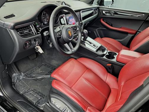 2022 Porsche Macan Base