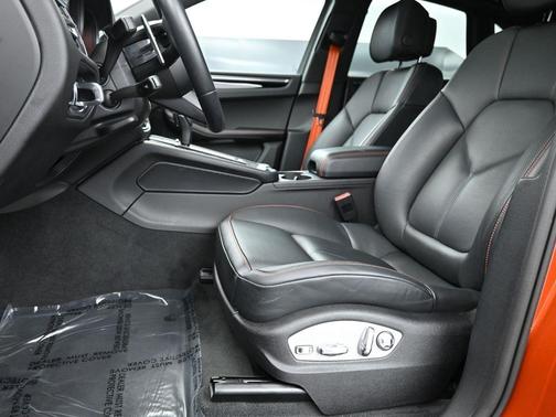 2024 Porsche Macan Base (PDK)