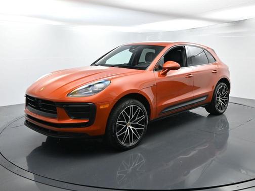 2024 Porsche Macan Base (PDK)