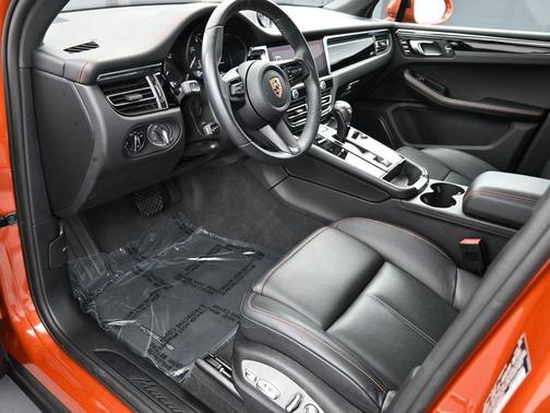 2024 Porsche Macan Base (PDK)