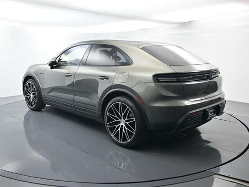 2025 Porsche Macan 4