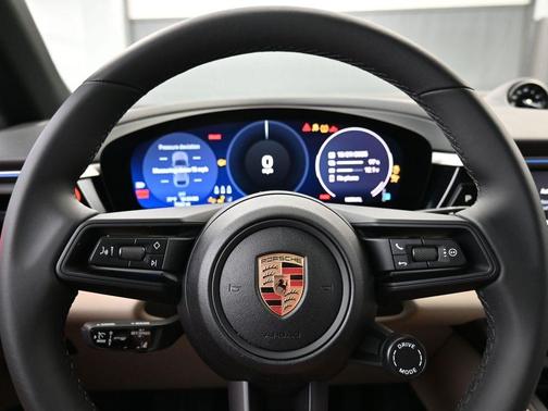 2025 Porsche Macan 4