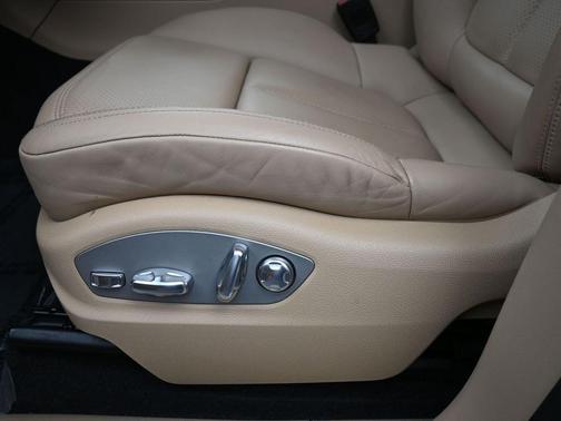 2022 Porsche Macan Base