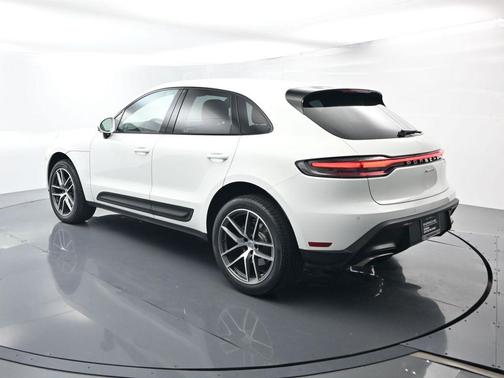 2022 Porsche Macan Base