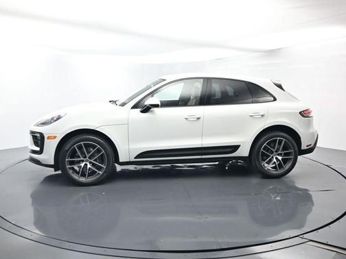 2022 Porsche Macan Base