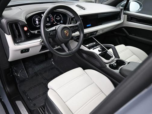 2024 Porsche Cayenne Base