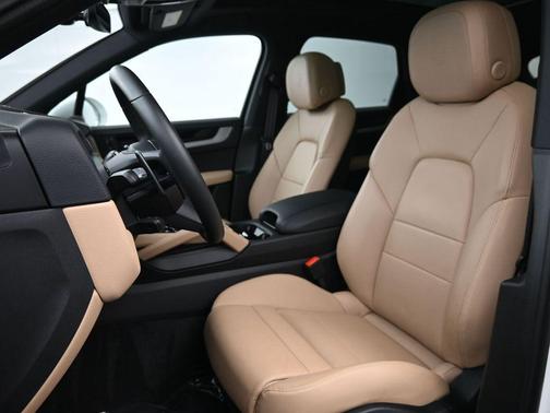 2025 Porsche Cayenne AWD