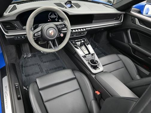 2025 Porsche 911 Carrera