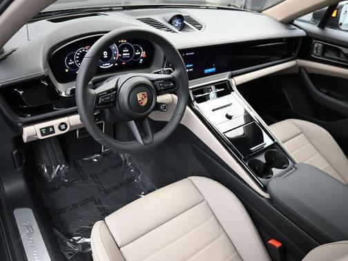 2025 Porsche Panamera Base