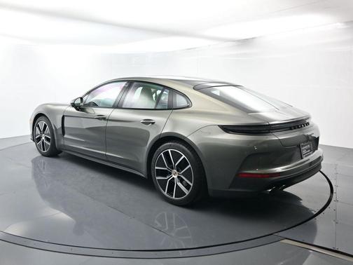 2025 Porsche Panamera Base