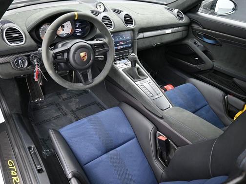 2023 Porsche 718 Cayman GT4 RS