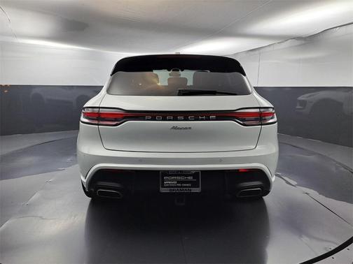 2022 Porsche Macan Base