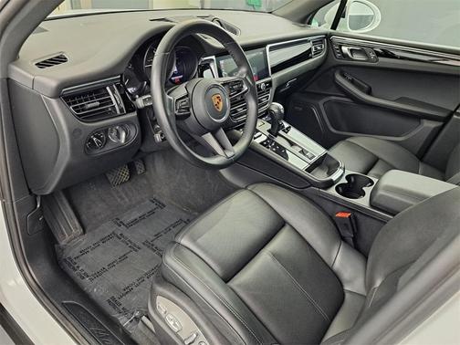 2022 Porsche Macan Base