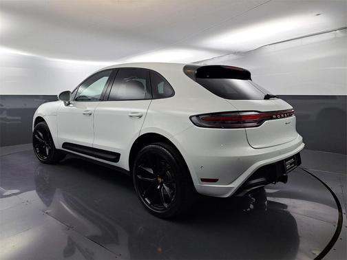2022 Porsche Macan Base