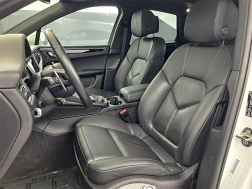 2022 Porsche Macan Base