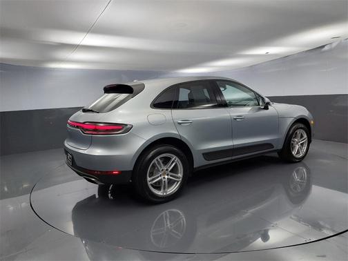 Photo 4 of 37 of 2020 Porsche Macan Base