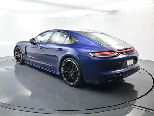 2022 Porsche Panamera Turbo S