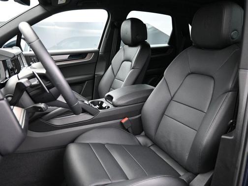 2025 Porsche Cayenne S