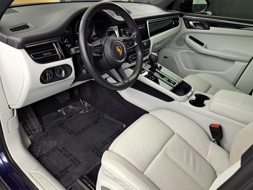 2022 Porsche Macan Base