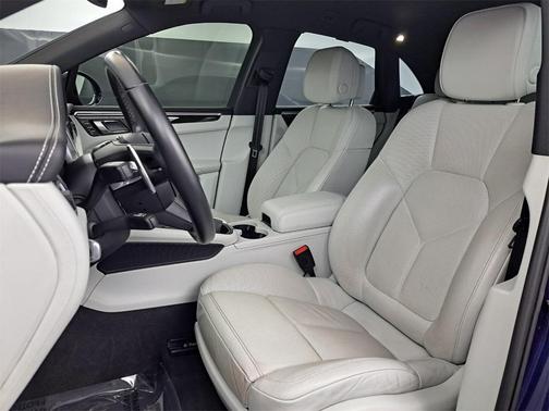 2022 Porsche Macan Base