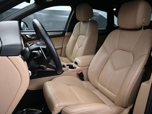 2024 Porsche Macan Base (PDK)