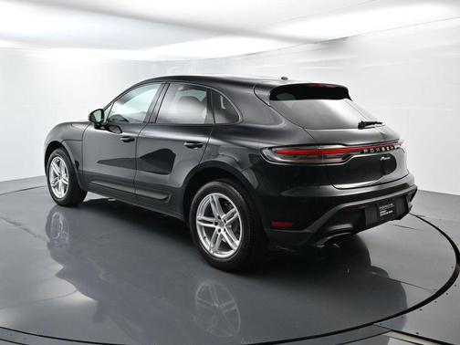2024 Porsche Macan Base (PDK)