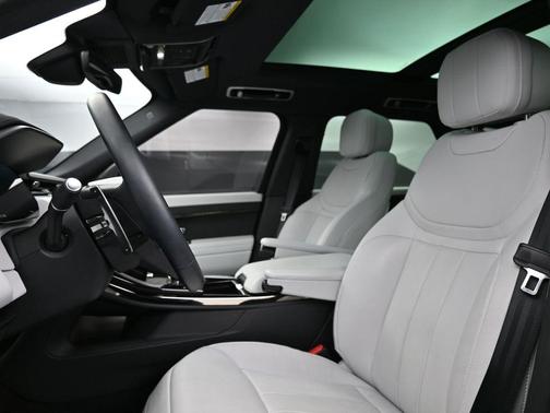 2025 Land Rover Range Rover Sport P360 SE