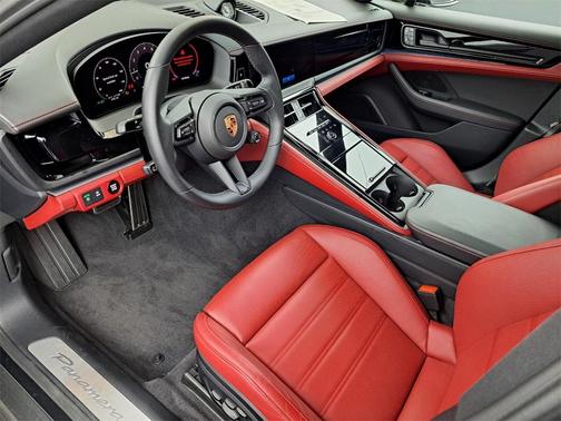 2024 Porsche Panamera 4