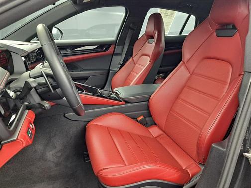 2024 Porsche Panamera 4