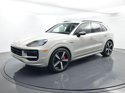 Chalk 2026 Porsche Cayenne Turbo