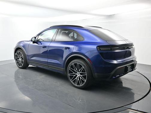 2024 Porsche Macan Turbo