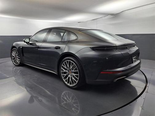 2025 Porsche Panamera 4