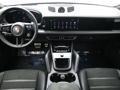 2025 Porsche Cayenne GTS