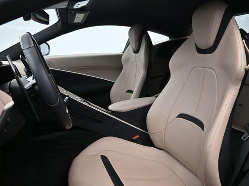 2021 Ferrari Roma Base