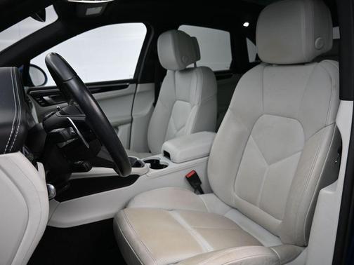 Gentian Blue Metallic 2022 Porsche Macan S