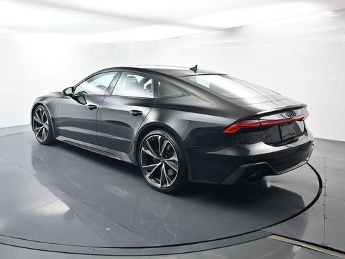 Mythos Black Metallic 2022 Audi RS 7 4.0T quattro