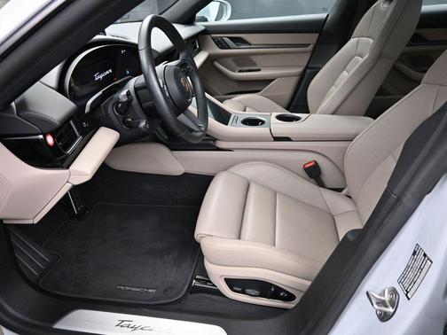 2025 Porsche Taycan 