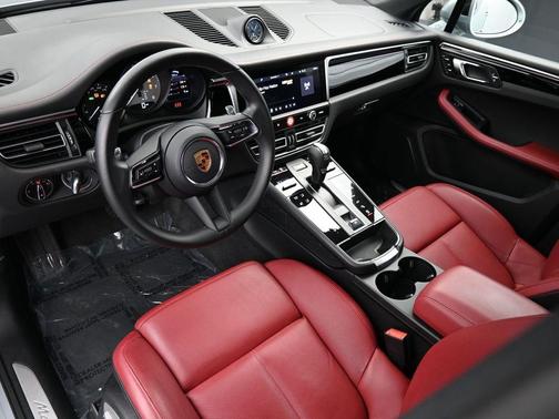 2022 Porsche Macan S