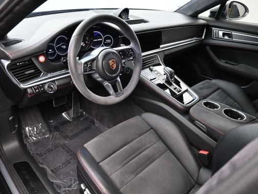 2020 Porsche Panamera GTS