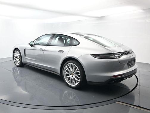 2023 Porsche Panamera 4 Platinum Edition